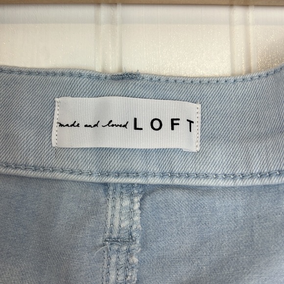 LOFT Skinny Crop with Frayed Hem Light Wash 8 / 29 - Picture 10 of 15